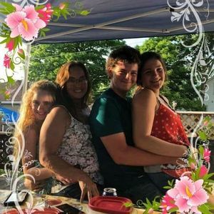 Meet your Posher, Sharon